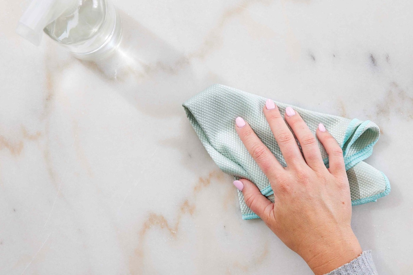 Wash microfiber cloths without losing performance: Remove debris before laundering cleaning cloths