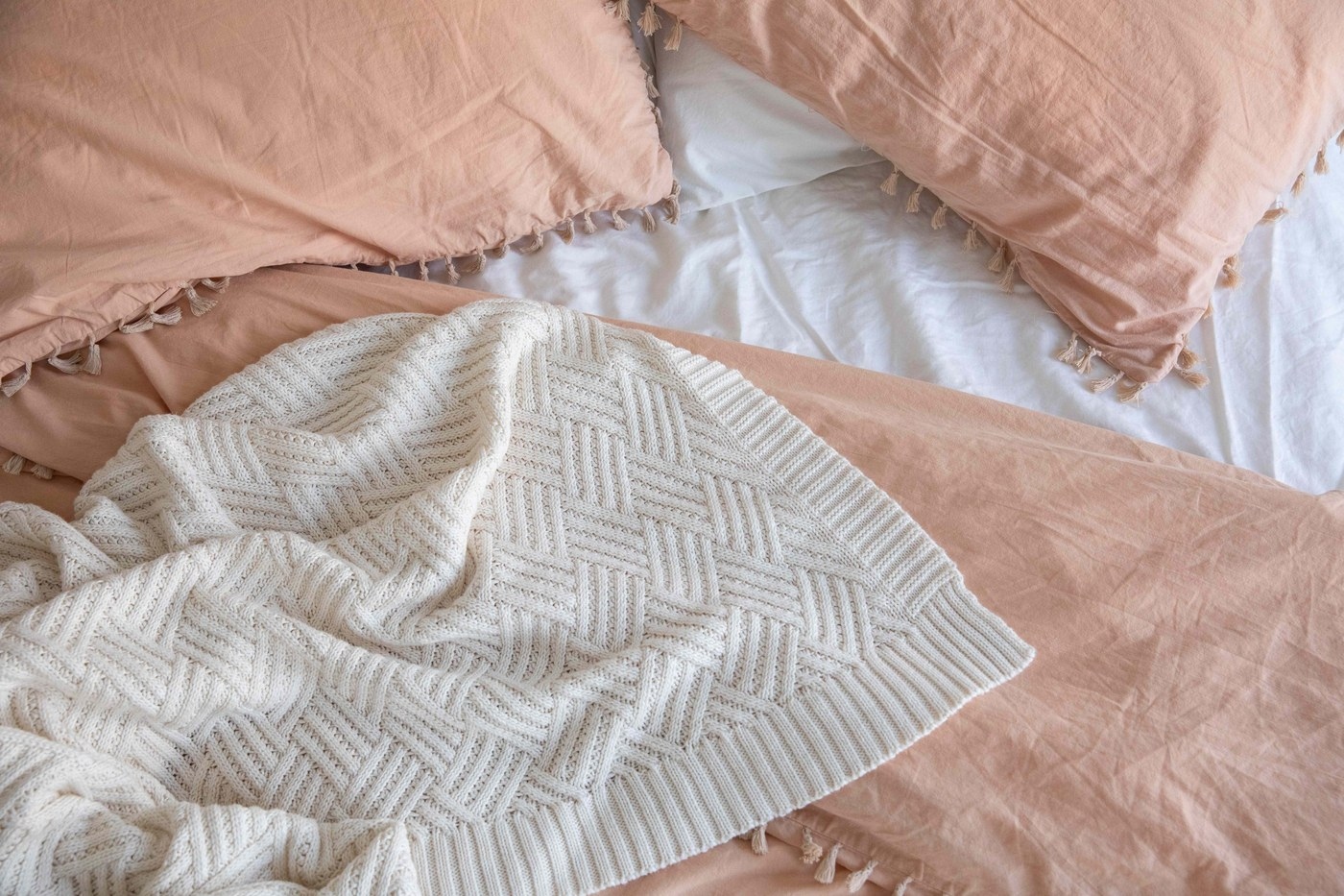 Plan how often to wash bed sheets: Distinguish washable cases from filled bedding