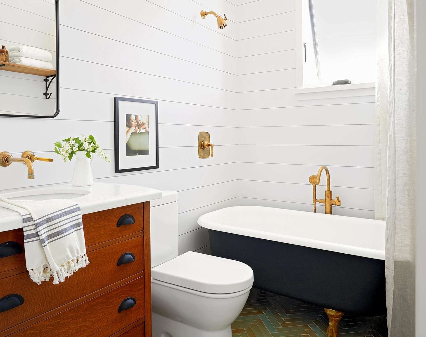 Build a weekly kitchen cleaning checklist: Give weekly cleaning a room-based structure