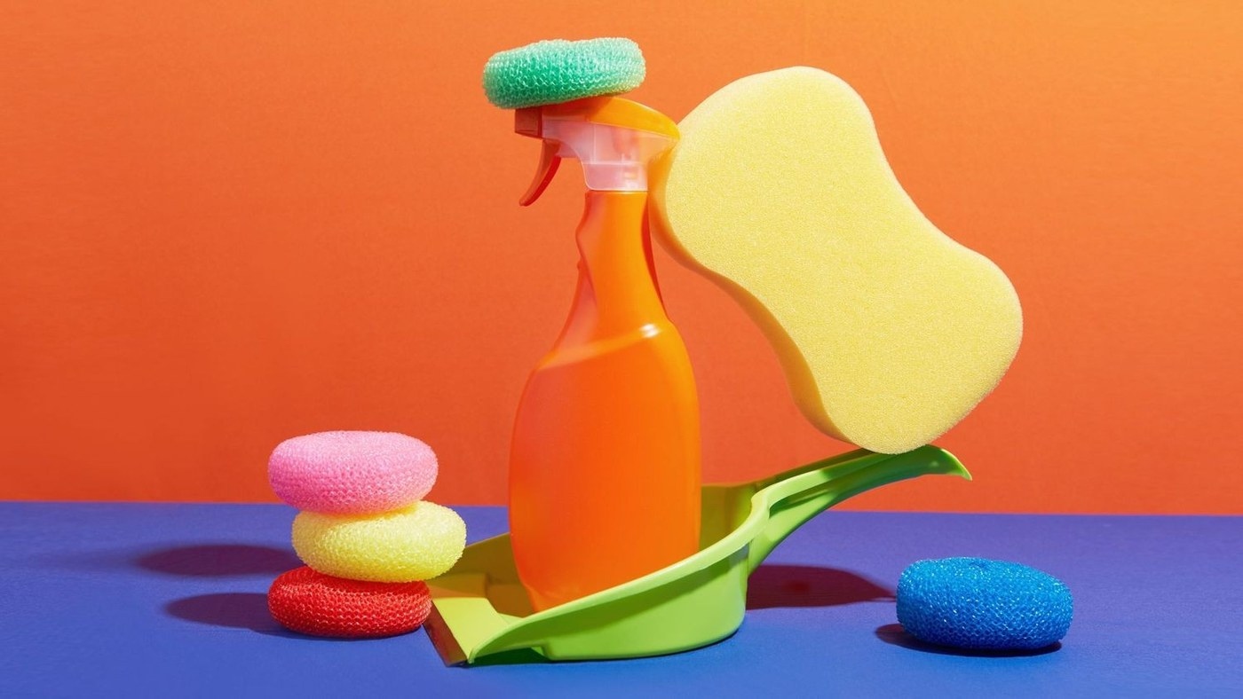 Build a weekly kitchen cleaning checklist: Assign cleaning jobs by frequency
