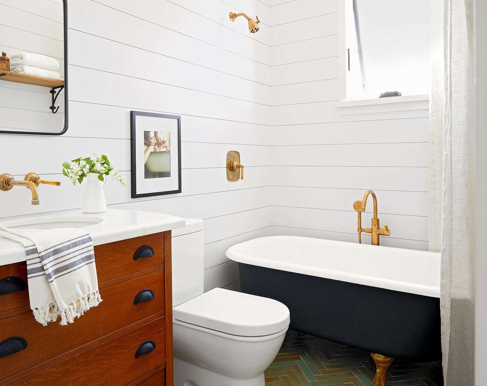 Build a weekly kitchen cleaning checklist: Give weekly cleaning a room-based structure