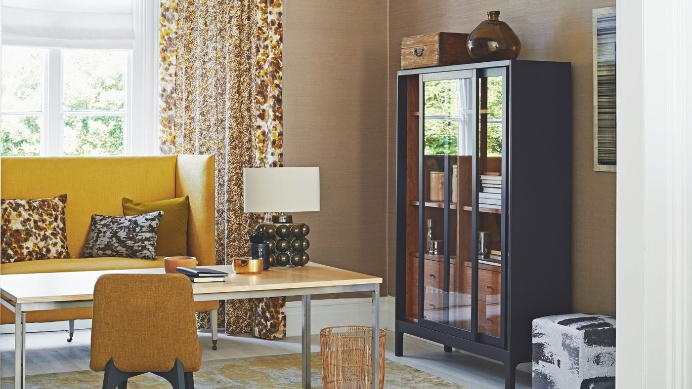 Give the home office a cleaning checklist: Give the home office a cleaning routine