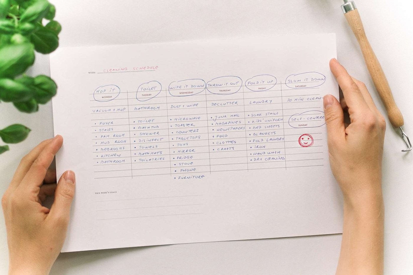 Give the home office a cleaning checklist: Spread cleaning across the week